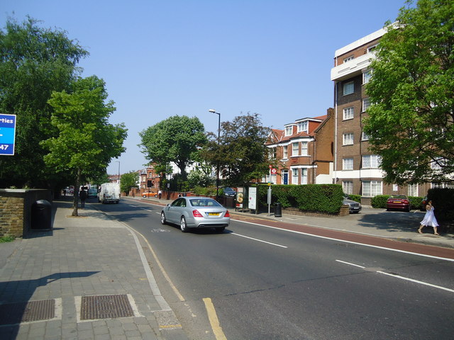 Shoot Up Hill, London NW2 © Stacey Harris cc-by-sa/2.0 :: Geograph