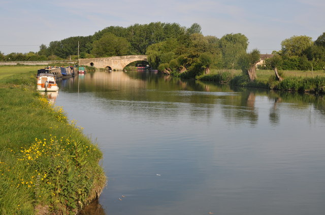 River Thames at Lechlade © Philip Halling cc-by-sa/2.0 :: Geograph ...