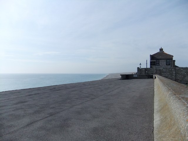 Chesil Cove Looking North West Along © Stefan Czapski Geograph