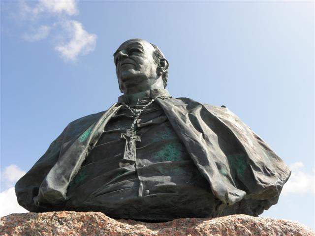 Bust, Cardinal Tomás Ó Fiaich