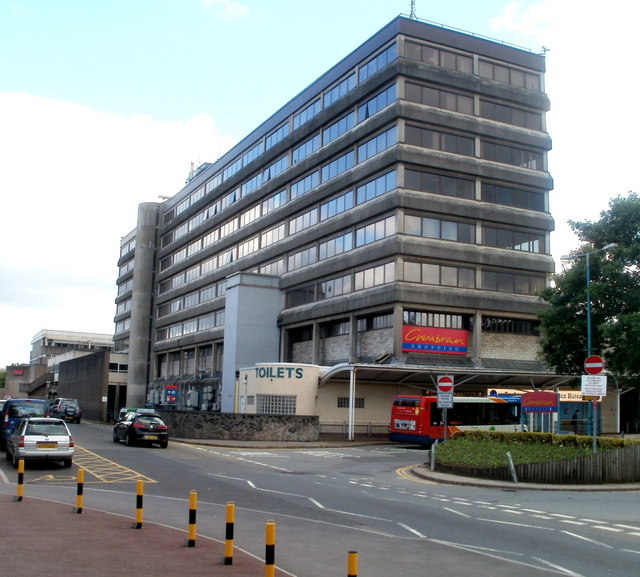 Multi-storey office block at the edge of... © Jaggery cc-by-sa/2.0 ...