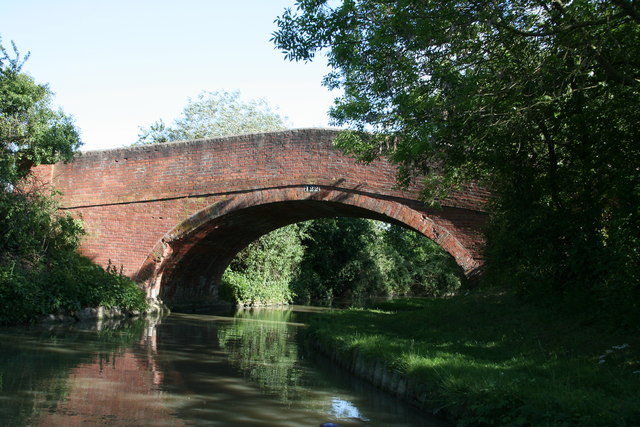 Oxford Canal Bridge 122 © Graham Hogg cc-by-sa/2.0 :: Geograph Britain ...