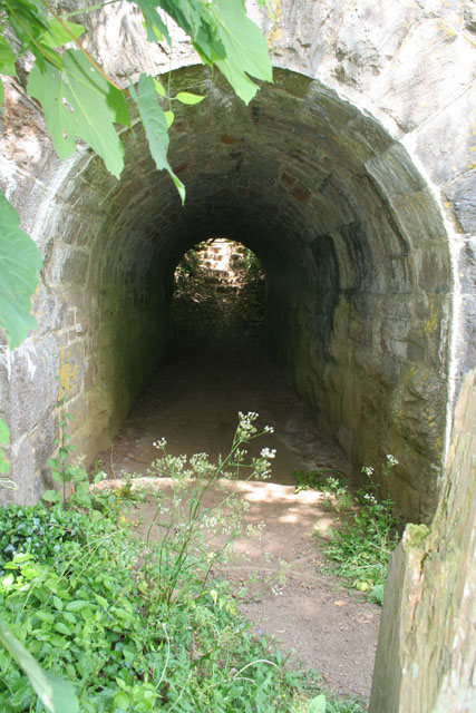 public-footpath-kate-jewell-geograph-britain-and-ireland