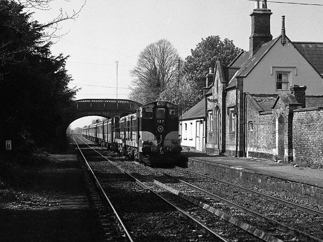 Train passing Hazelhatch station © The Carlisle Kid :: Geograph Ireland