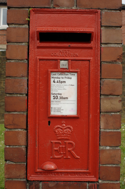Elizabeth II Postbox, Westwood New Road