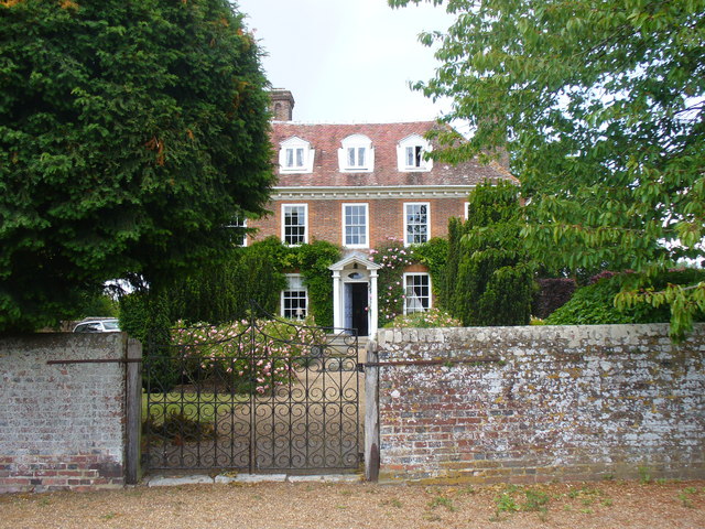 Eckington Manor © Colin Smith cc-by-sa/2.0 :: Geograph Britain and Ireland