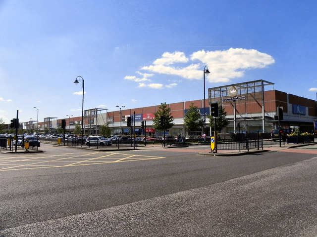 Crown Point North Shopping Park © David Dixon cc-by-sa/2.0 :: Geograph ...