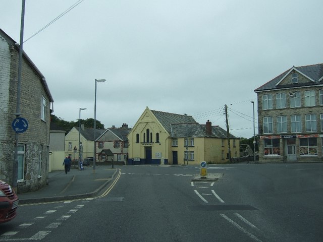 Roundabout and Temperance Hall in Roche