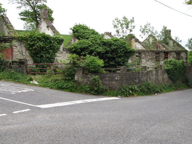 Roofless cottages at the junction of Vianstown Road and Bishops Brae