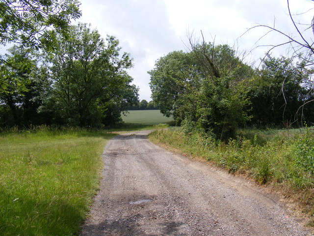 Footpath & entrance to Hill Farm