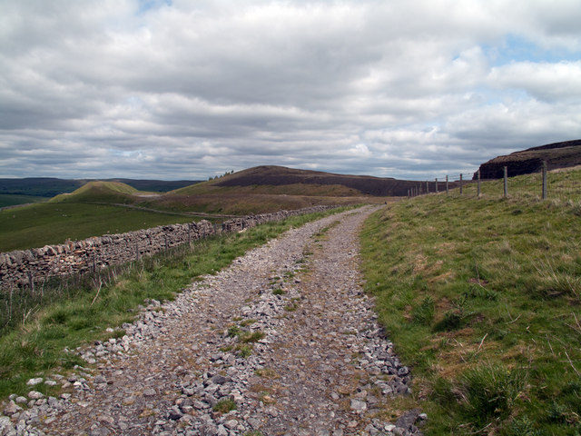 Estate Road In Western Hope © Trevor Littlewood Cc-by-sa 2.0 