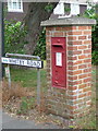 Milford on Sea: postbox № SO41 90, Whitby Road