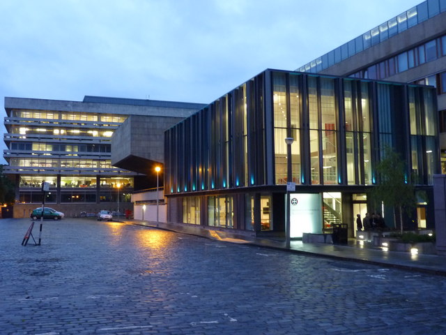 Edinburgh Townscape : University of... © Richard West cc-by-sa/2.0 ...