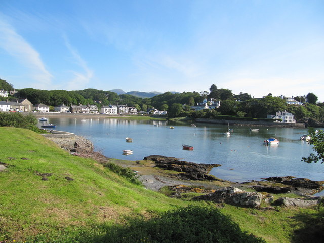 Borth-y-Gest harbour © David Tyers :: Geograph Britain and Ireland