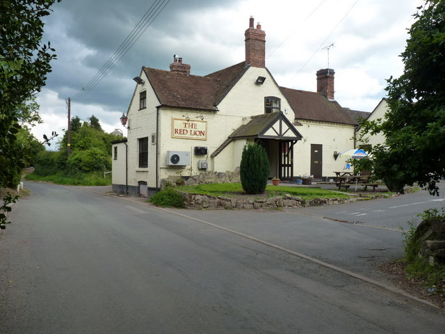 The Red Lion pub © Richard Law :: Geograph Britain and Ireland