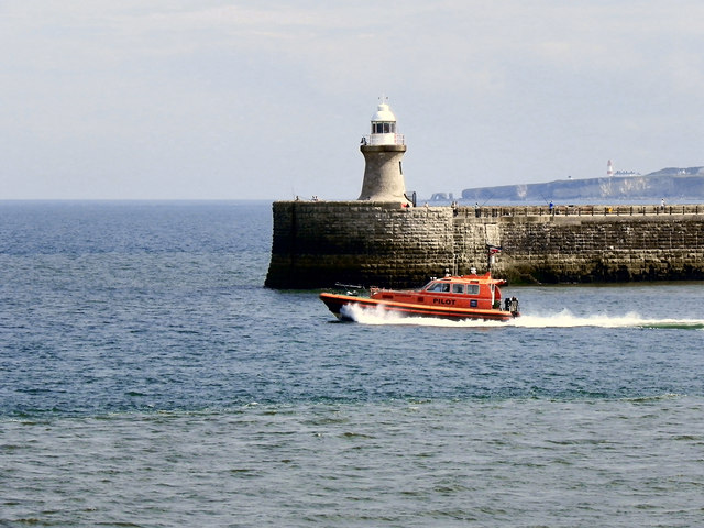 Pilot Boat passing Tynemouth South Pier