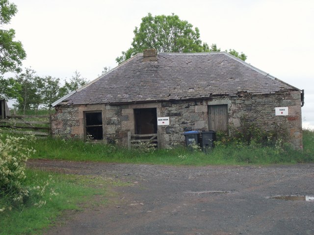 Ruined farm shed near Fans