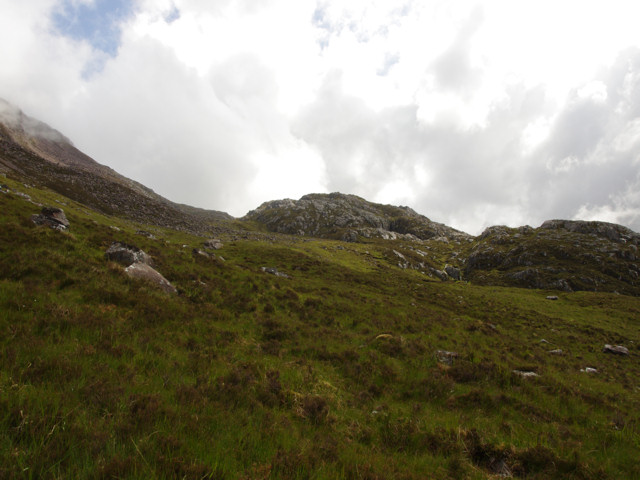 Shallow valley on the west side of Beinn Dearg Bheag