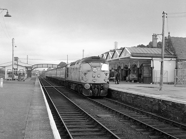 Train at Dingwall station - (1) © The Carlisle Kid cc-by-sa/2.0 ...