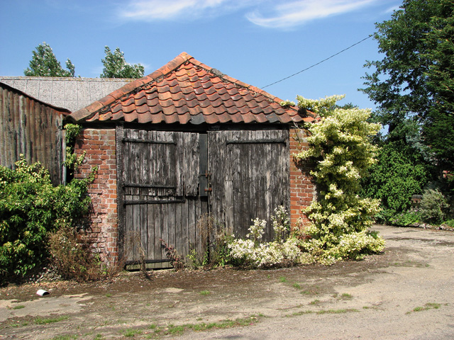 Old farm sheds in Mill Lane, Ilketshall... © Evelyn Simak ...