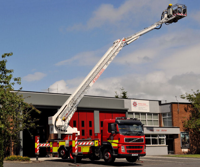 Fire appliance - turntable ladder, Belfast (1)