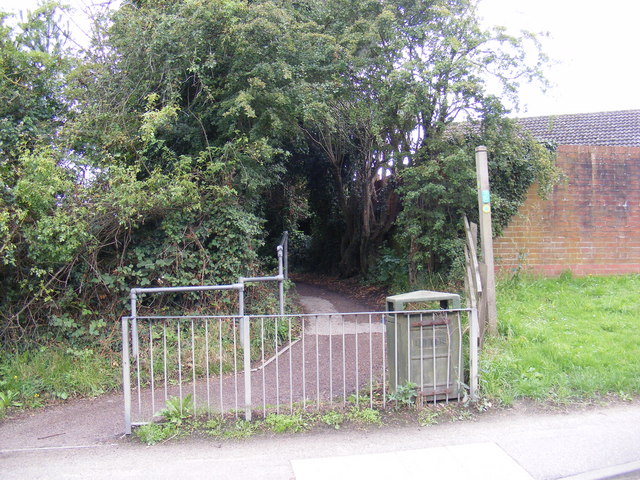 Swan Lane footpath to Pound Close