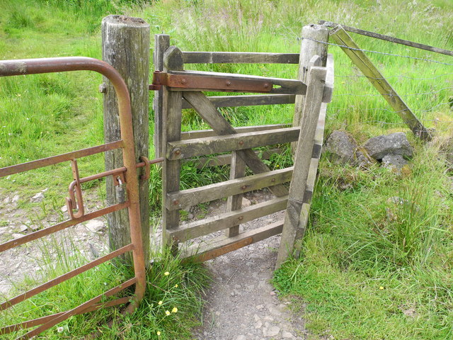 Gate on Neilston Pad track