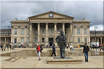 SE1416 : Huddersfield station and statue of Harold Wilson by Michael Fox