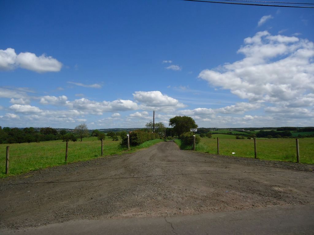 Muirend Farm, road © Robert Murray cc-by-sa/2.0 :: Geograph Britain and ...