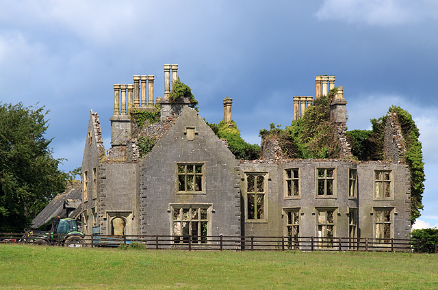 Abandoned mansion, Durrow Knocknatrina... © Mike Searle