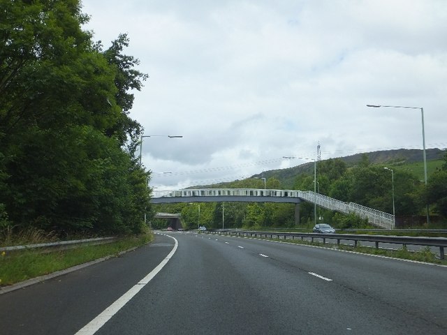 Footbridge to Pontypridd High School and... © David Smith cc-by-sa/2.0 ...