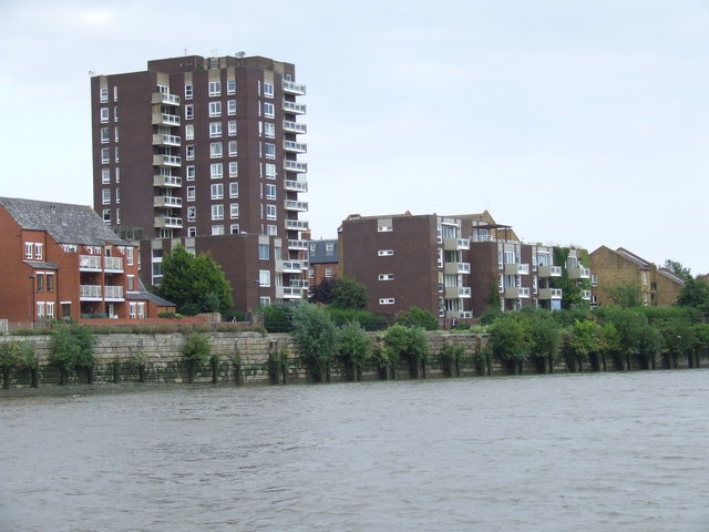 Flats on the river bank, Fulham