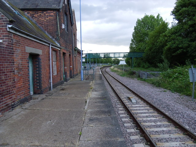 Beccles Rail Station & track © Helen Steed cc-by-sa/2.0 :: Geograph ...
