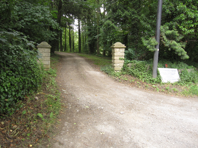 Gateway to Ebberston Hall © John S Turner cc-by-sa/2.0 :: Geograph ...