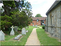SU4918 : St Thomas's graveyard, Fair Oak (E) by Basher Eyre
