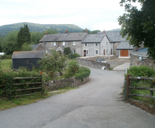 A40 entrance to Pyscodlyn Farm Caravan &... © Jaggery cc-by-sa/2.0 ...