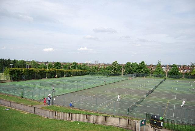 Tennis Courts Wimbledon Park © N Chadwick cc by sa/2 0 :: Geograph