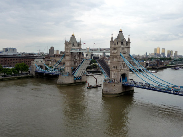 Thames Barge passing through Tower... © Christine Matthews :: Geograph ...