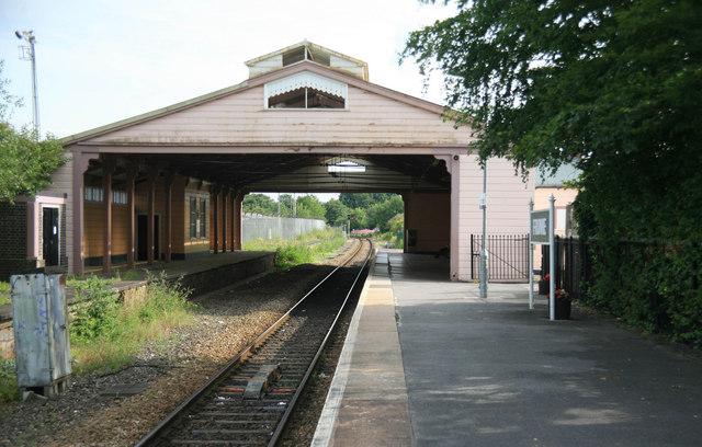 Frome Station © roger geach cc-by-sa/2.0 :: Geograph Britain and Ireland