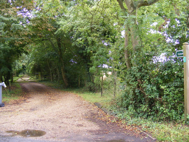 Footpath to Buckleswood Road & entrance to Fisher's Farm