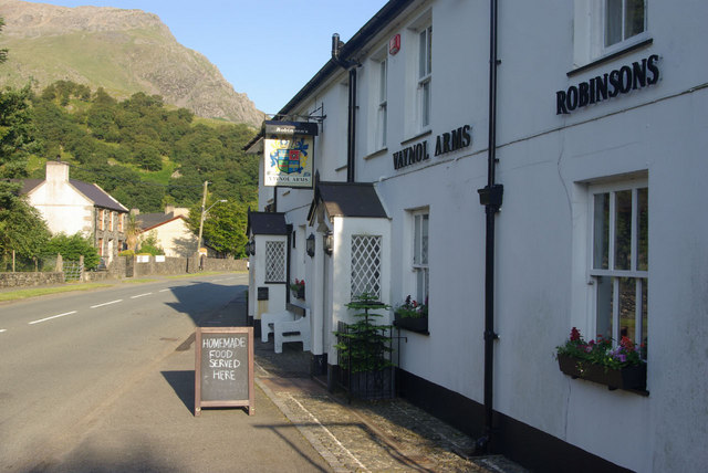 Vaynol Arms, Nant Peris © Stephen McKay :: Geograph Britain and Ireland