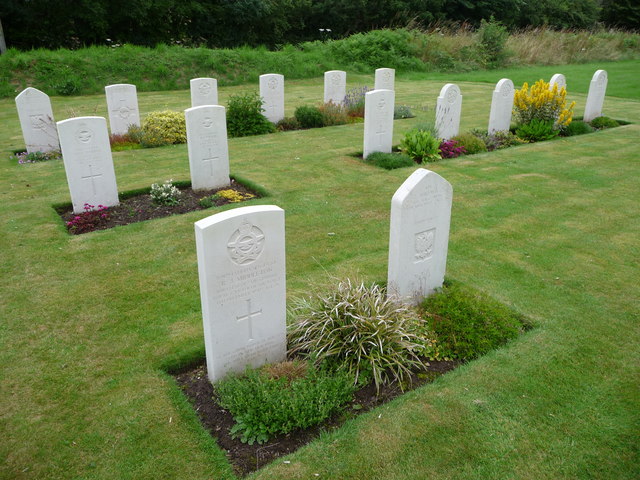 1939-45 war graves at Carew Cheriton