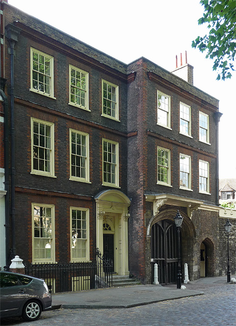 Gatehouse, Charterhouse Square © Stephen Richards :: Geograph Britain ...