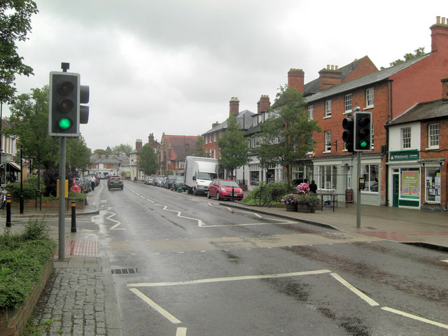 Hartley Wintney High Street © Stuart Logan cc-by-sa/2.0 :: Geograph ...