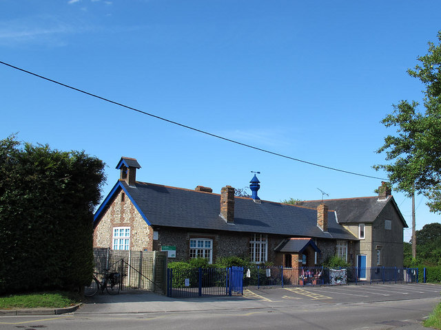 Cudham primary school © Stephen Craven cc-by-sa/2.0 :: Geograph Britain ...