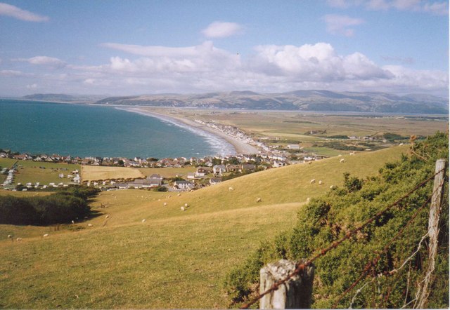 Upper Borth Fields and Borth Coastline © Josie Campbell cc-by-sa/2.0 ...