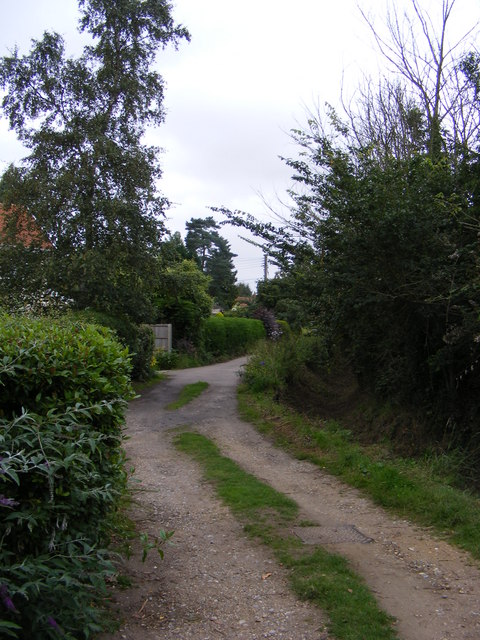 Footpath to the A1094 Aldeburgh Road