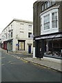 Approaching the junction of Cross Street and Union Road