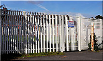 J3774 : White fence, Belfast by Albert Bridge