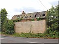 Derelict cottage on Snitterfield Road